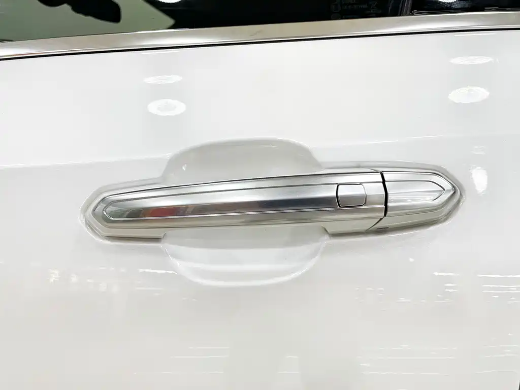 Cadillac XT4 — фото 11