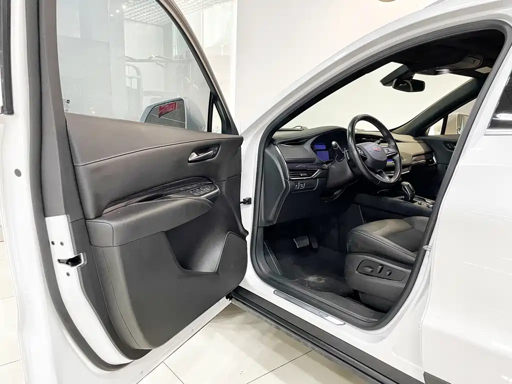 Cadillac XT4 — фото 13