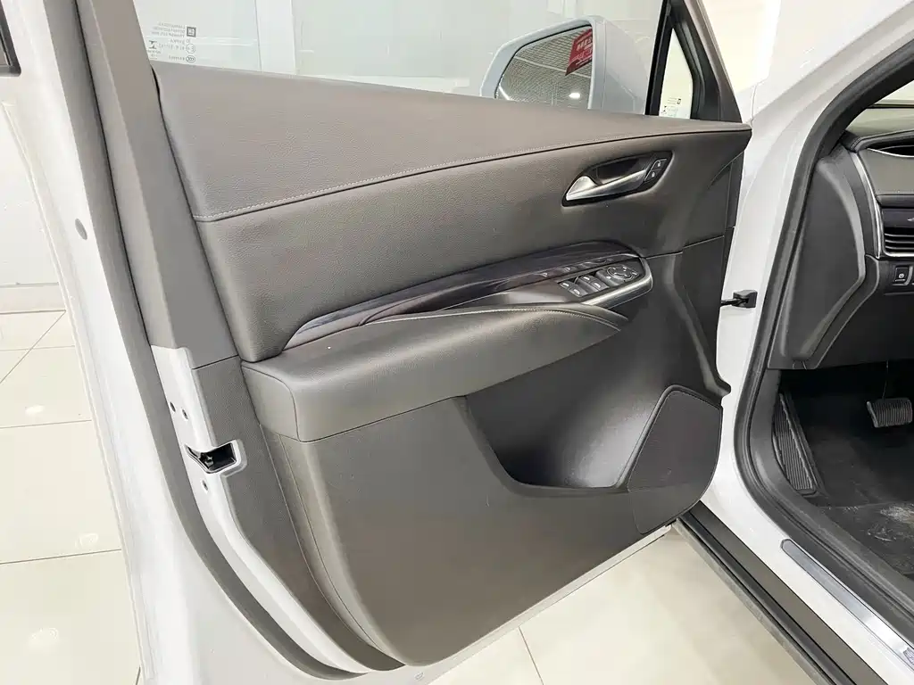 Cadillac XT4 — фото 14