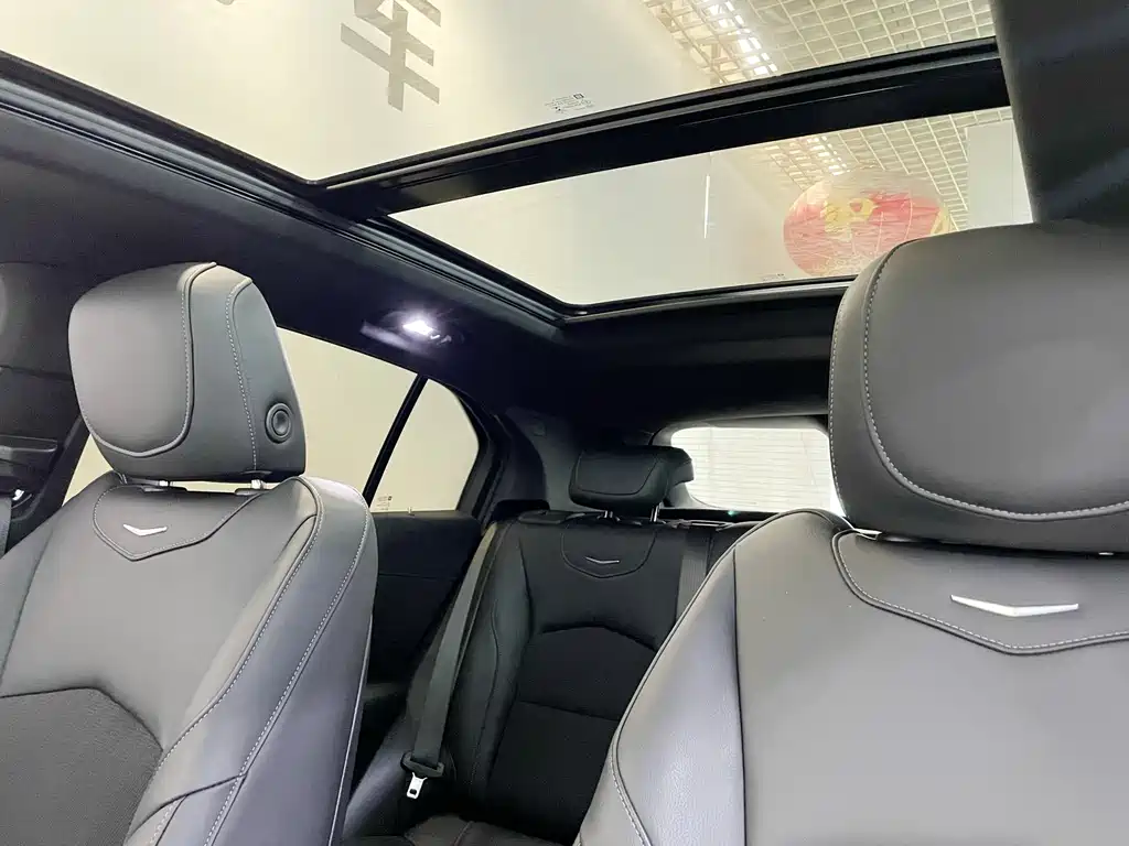 Cadillac XT4 — фото 17