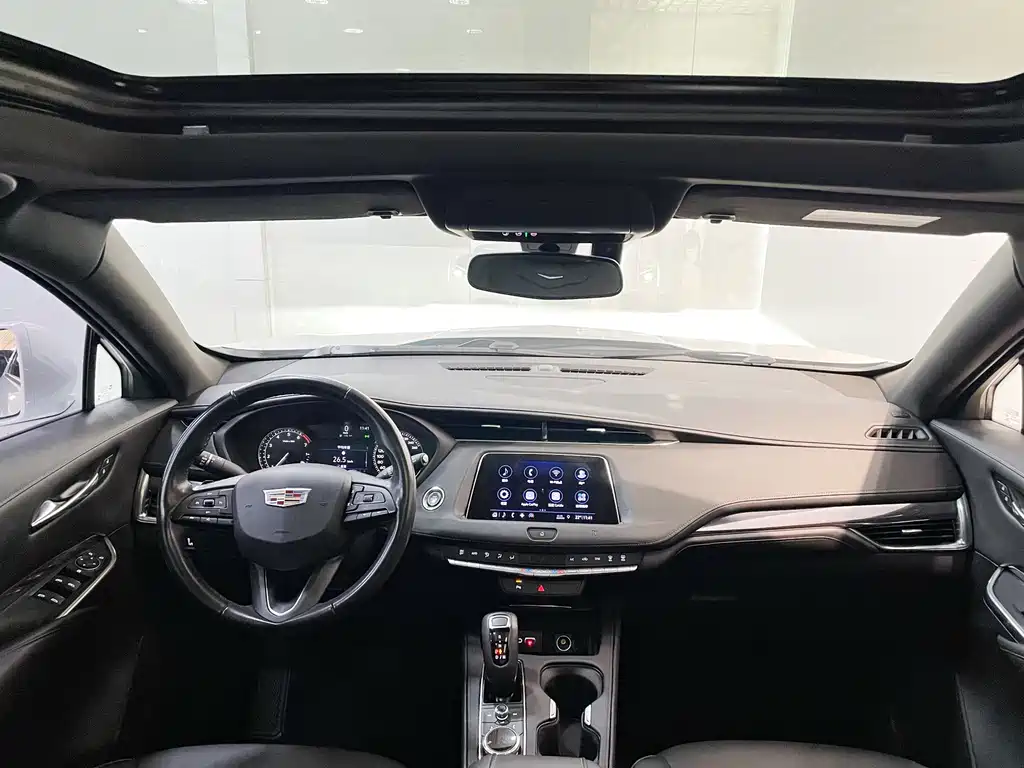 Cadillac XT4 — фото 18