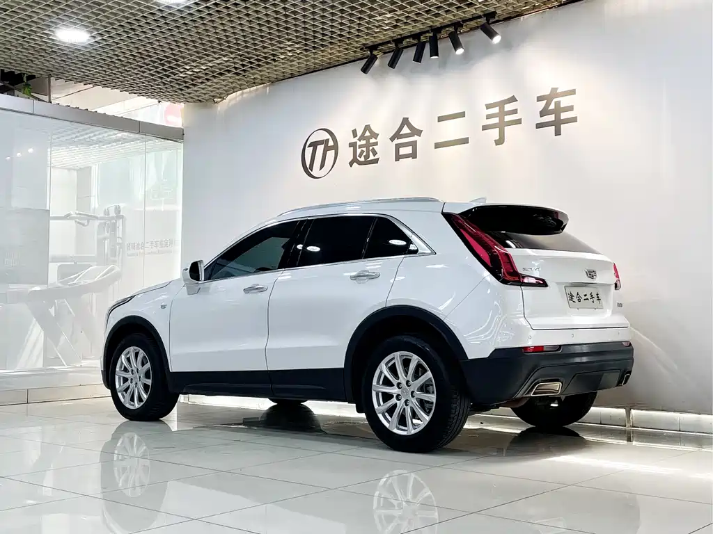 Cadillac XT4 — фото 6