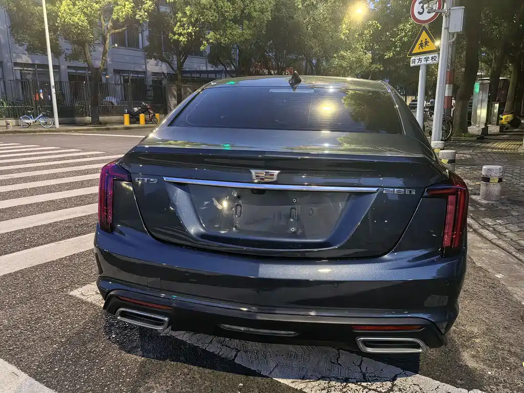 Cadillac CT5 — фото 14