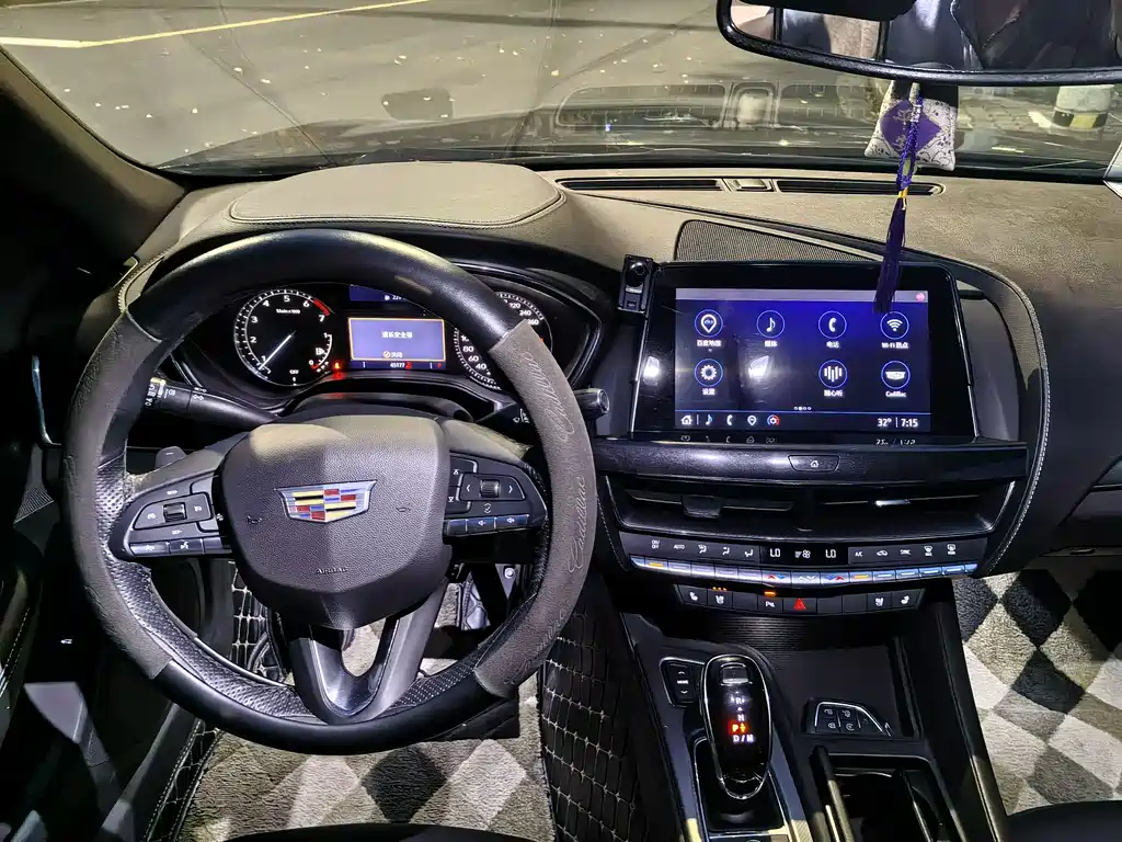 Cadillac CT5 — фото 4