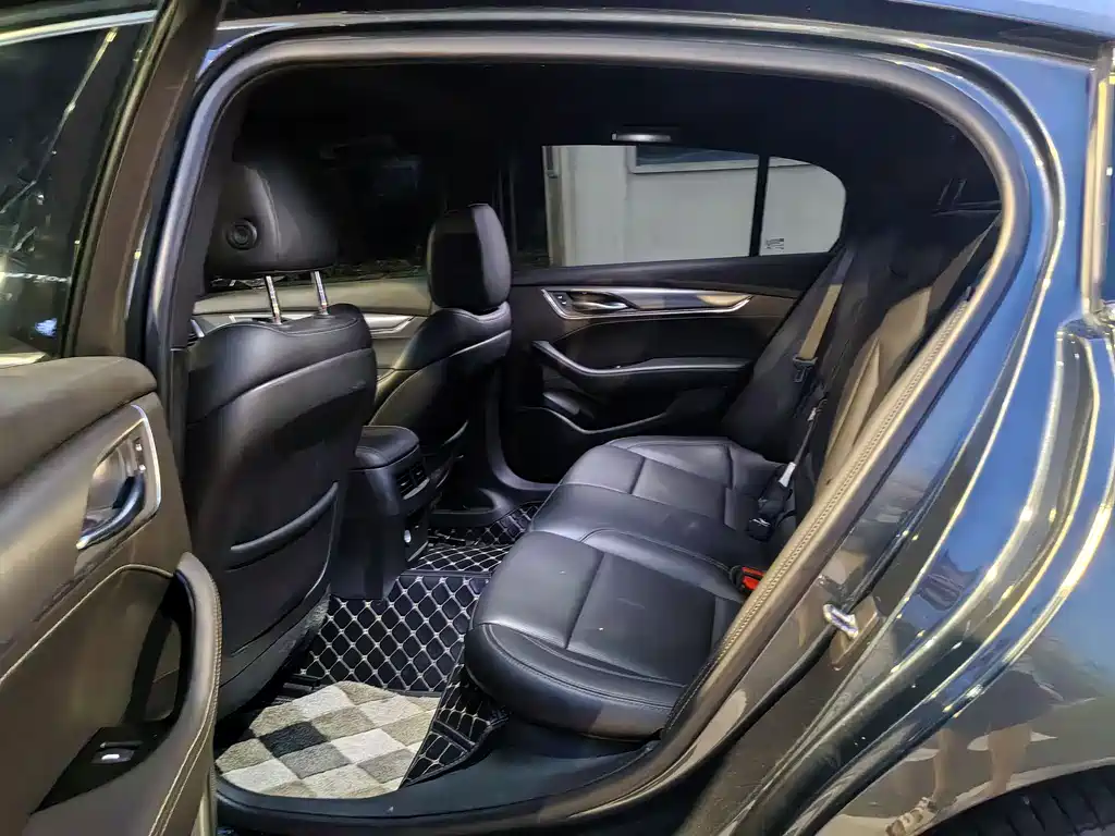 Cadillac CT5 — фото 8
