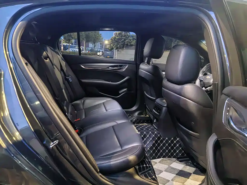 Cadillac CT5 — фото 9