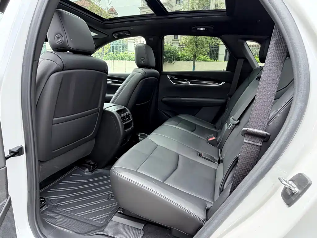 Cadillac XT5 — фото 8