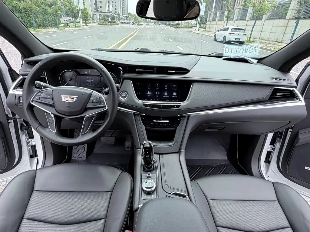 Cadillac XT5 — фото 10