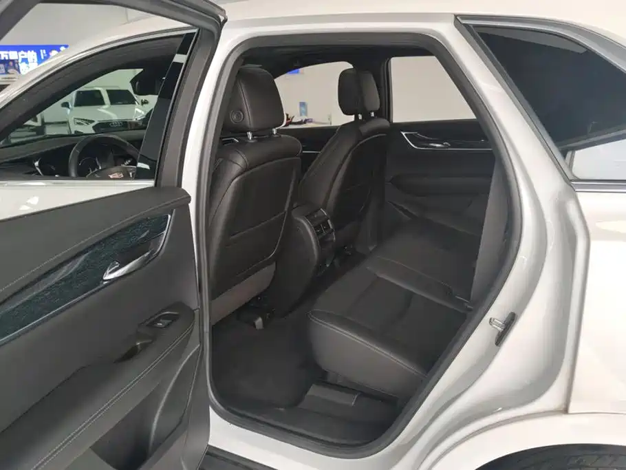 Cadillac XT5 — фото 11