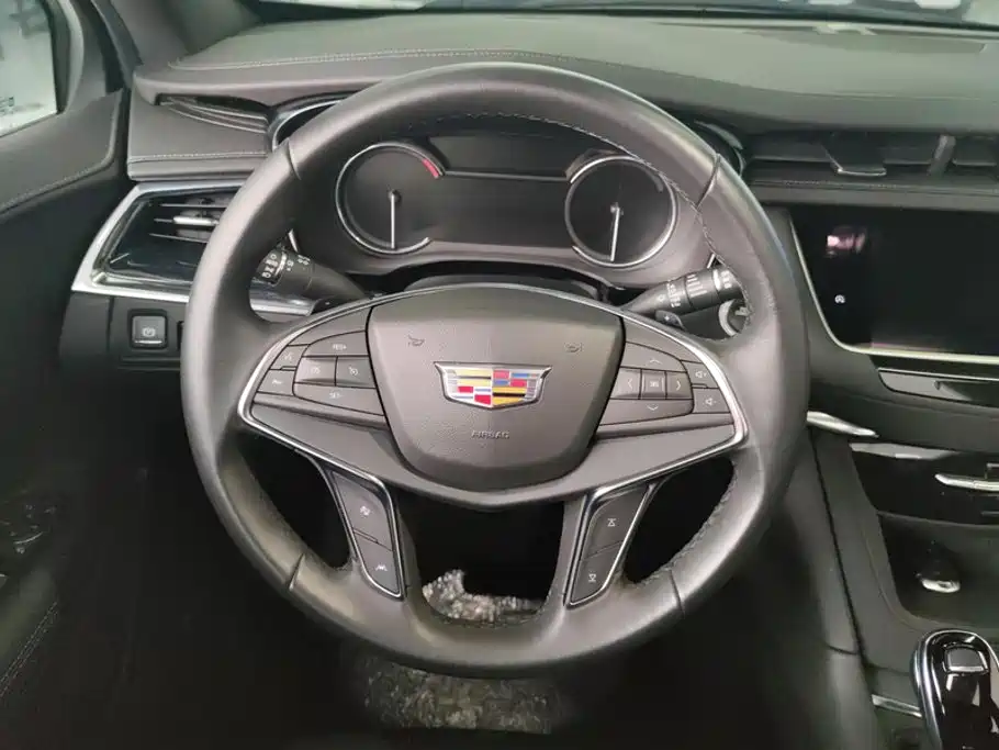 Cadillac XT5 — фото 15