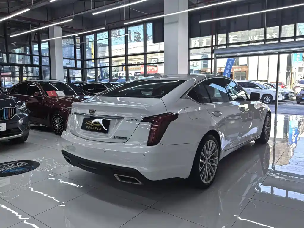 Cadillac CT5 — фото 13