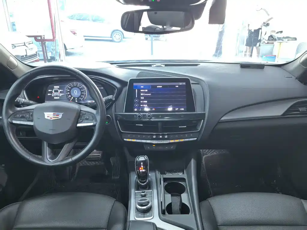 Cadillac CT5 — фото 7