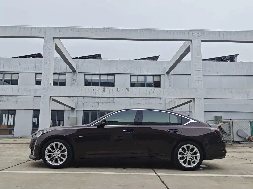 Cadillac CT5 — фото 10