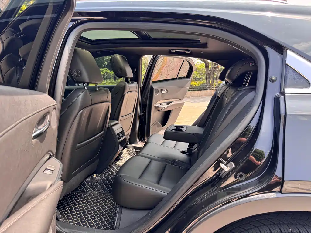Cadillac XT4 — фото 11
