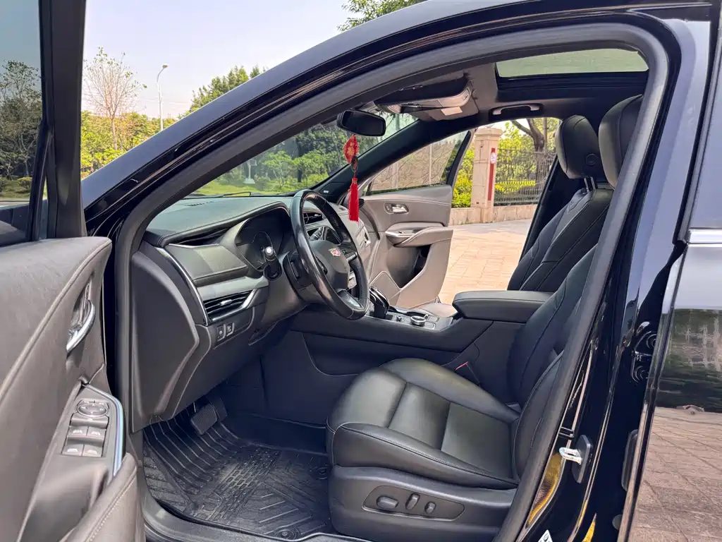 Cadillac XT4 — фото 8