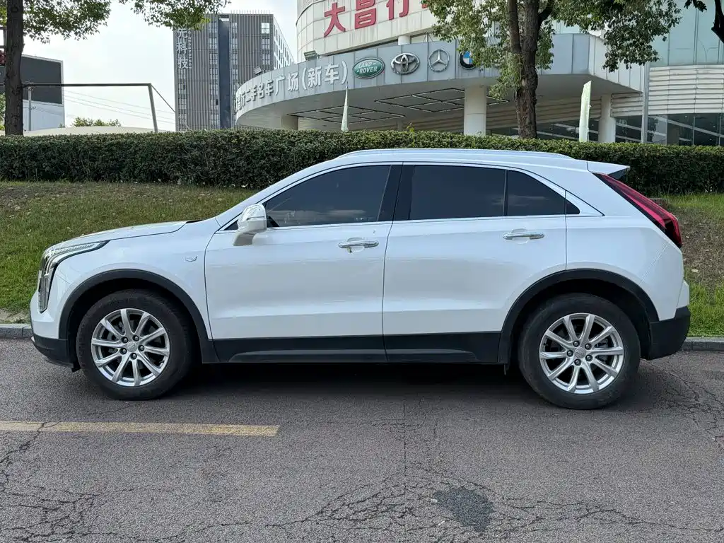 Cadillac XT4 — фото 3