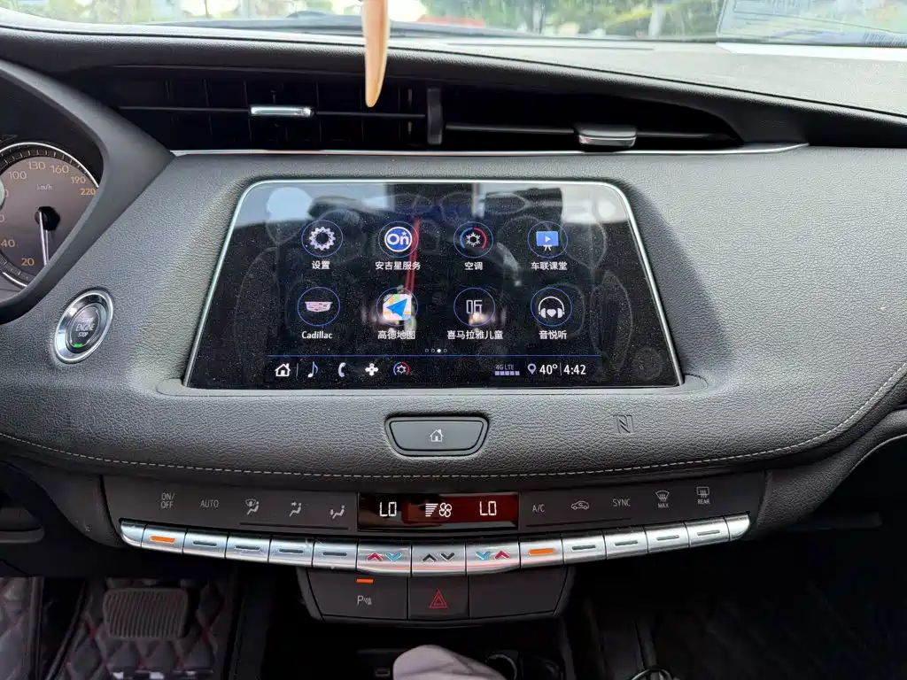 Cadillac XT4 — фото 10