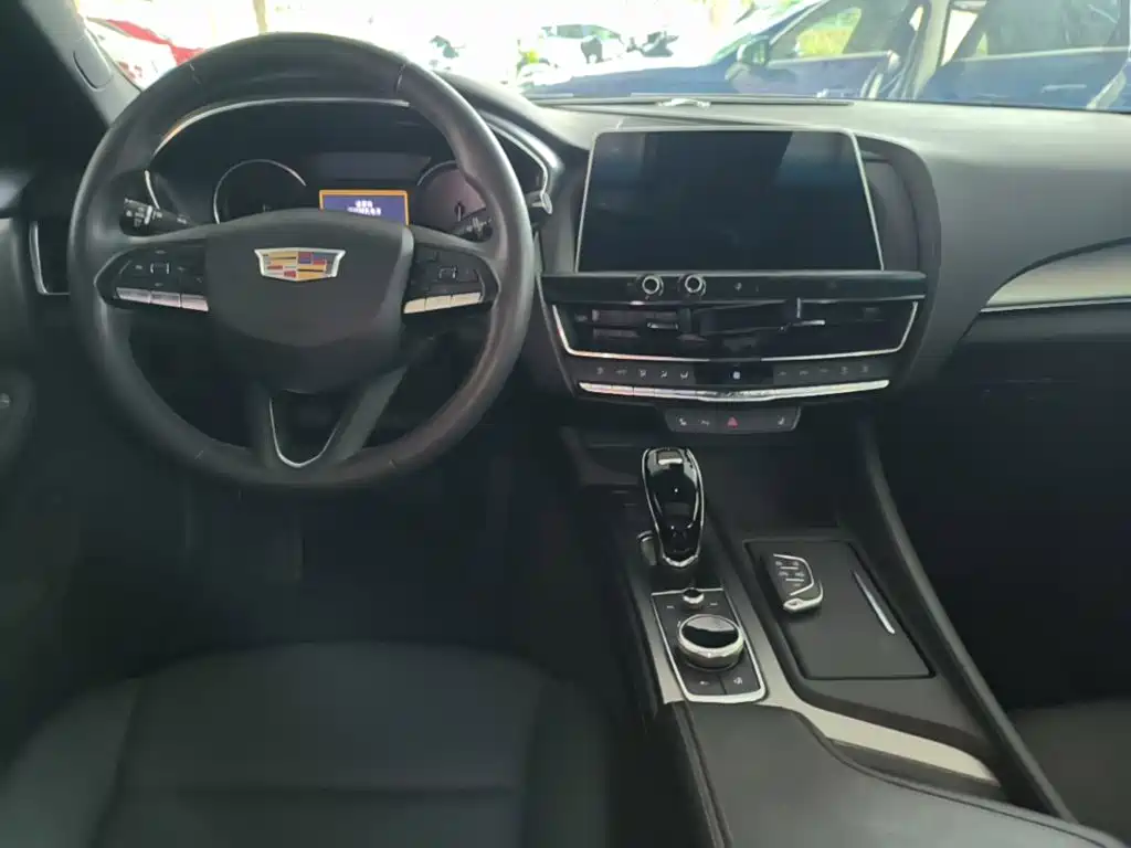 Cadillac CT5 — фото 10