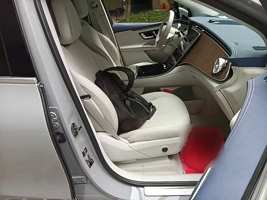 Mercedes-Benz EQE SUV — фото 24