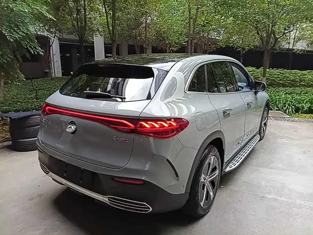 Mercedes-Benz EQE SUV — фото 6