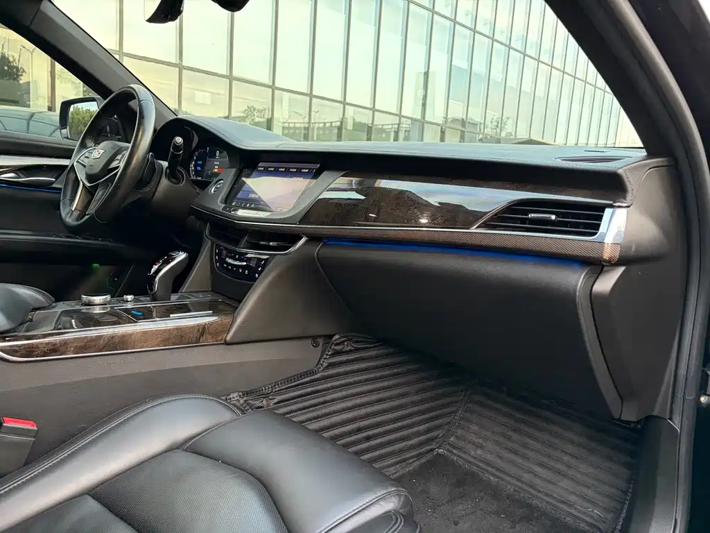 Cadillac CT6 — фото 13