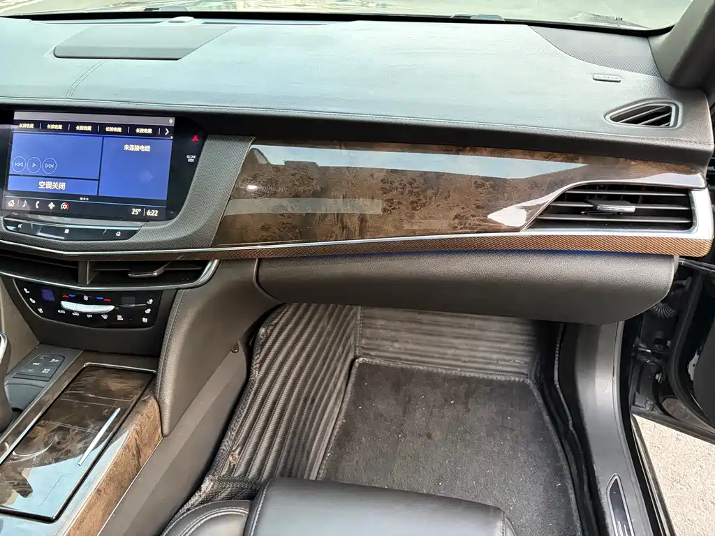 Cadillac CT6 — фото 14