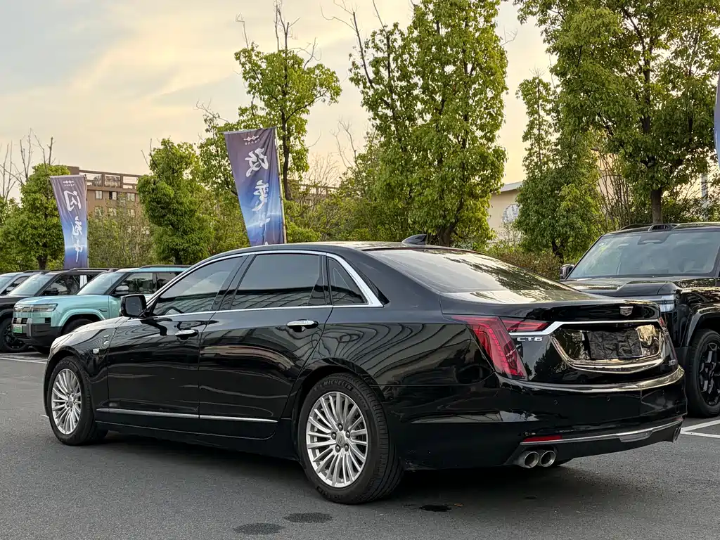 Cadillac CT6 — фото 15