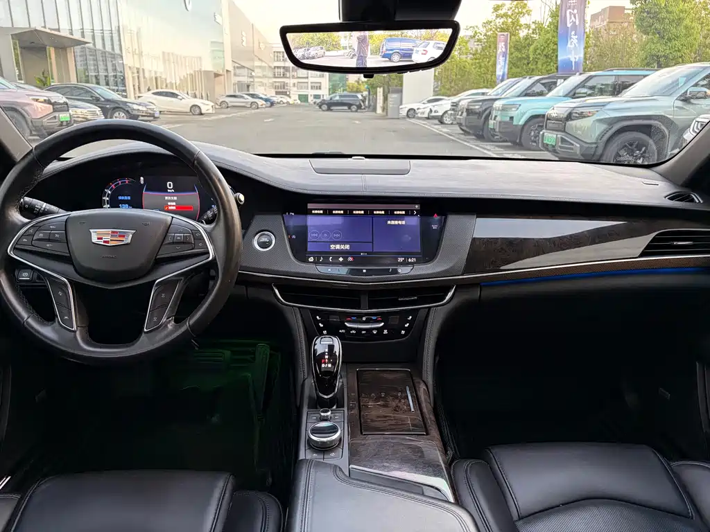Cadillac CT6 — фото 10