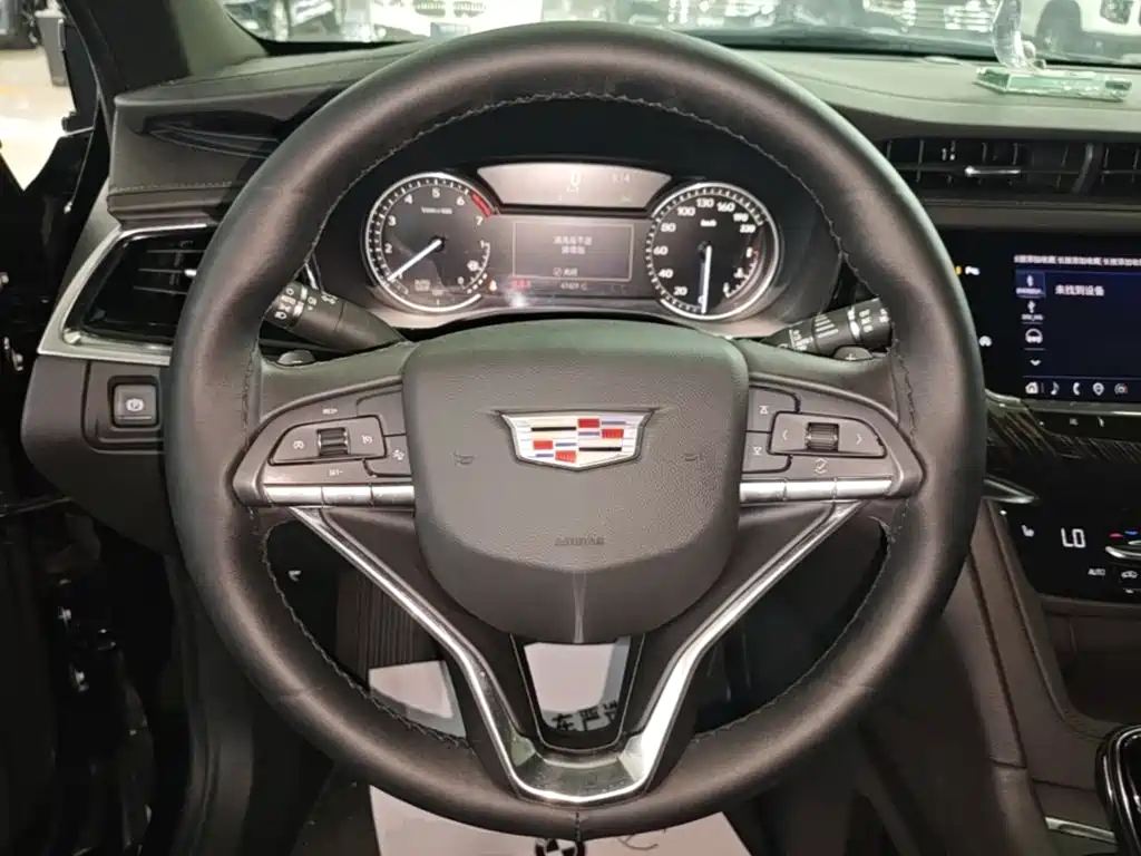 Cadillac XT6 — фото 11