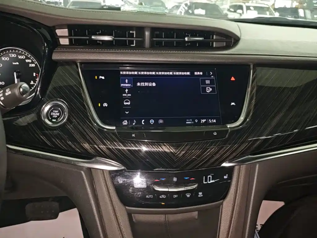 Cadillac XT6 — фото 13