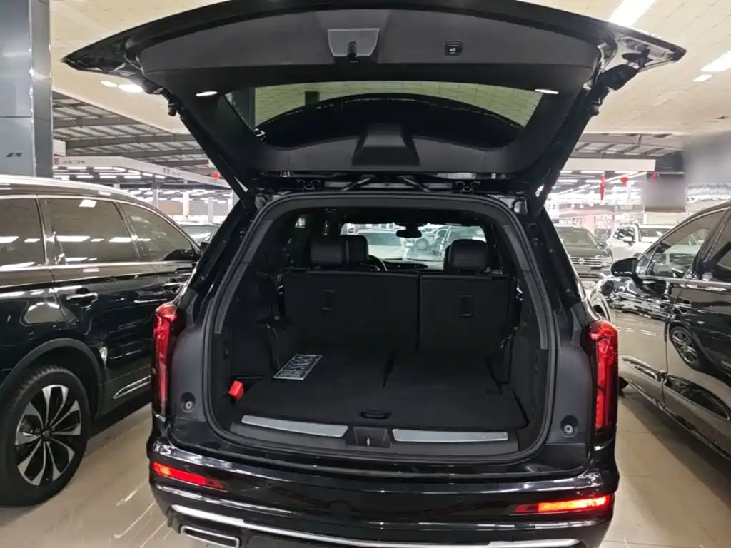 Cadillac XT6 — фото 19