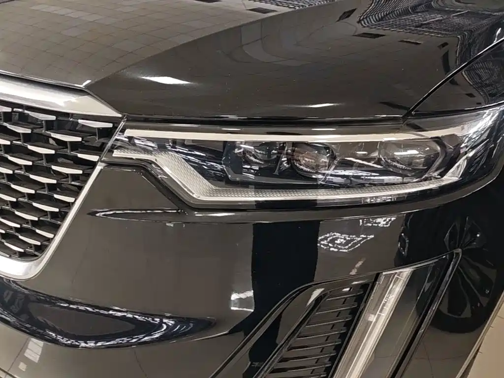 Cadillac XT6 — фото 24