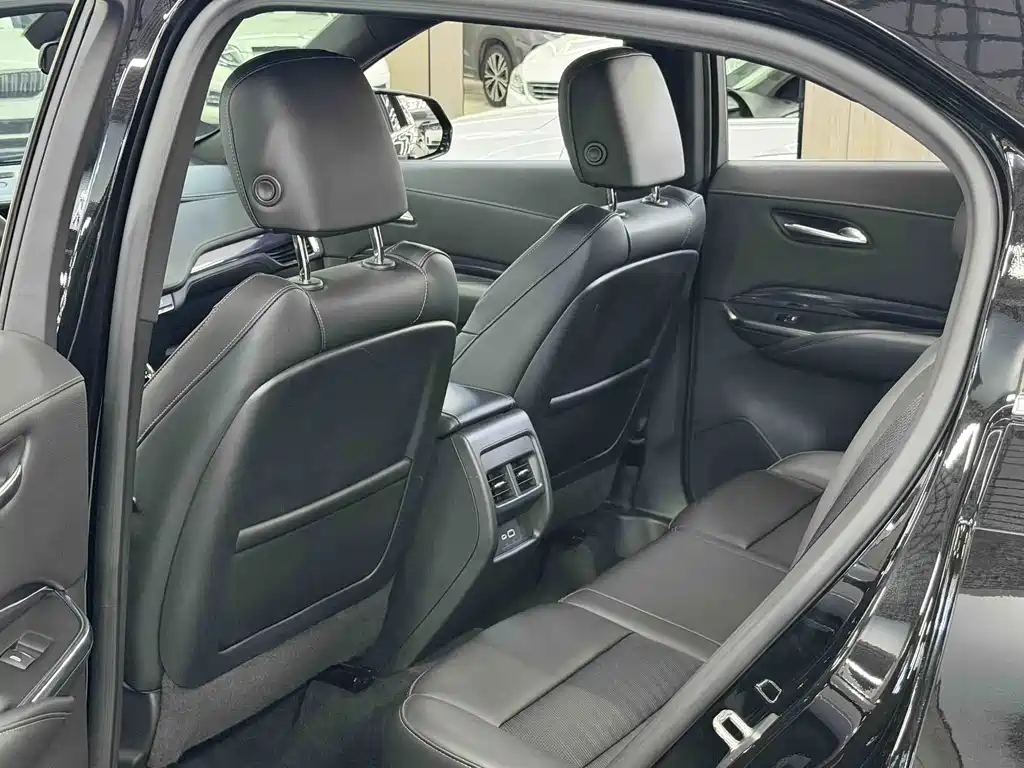 Cadillac XT4 — фото 3