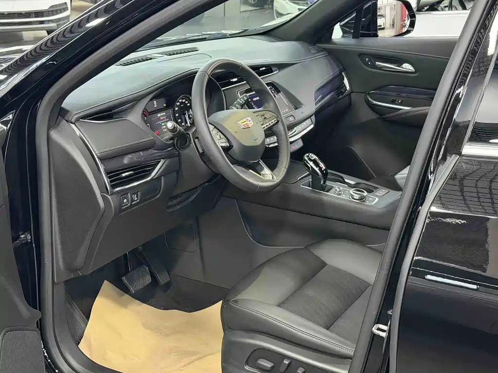 Cadillac XT4 — фото 4