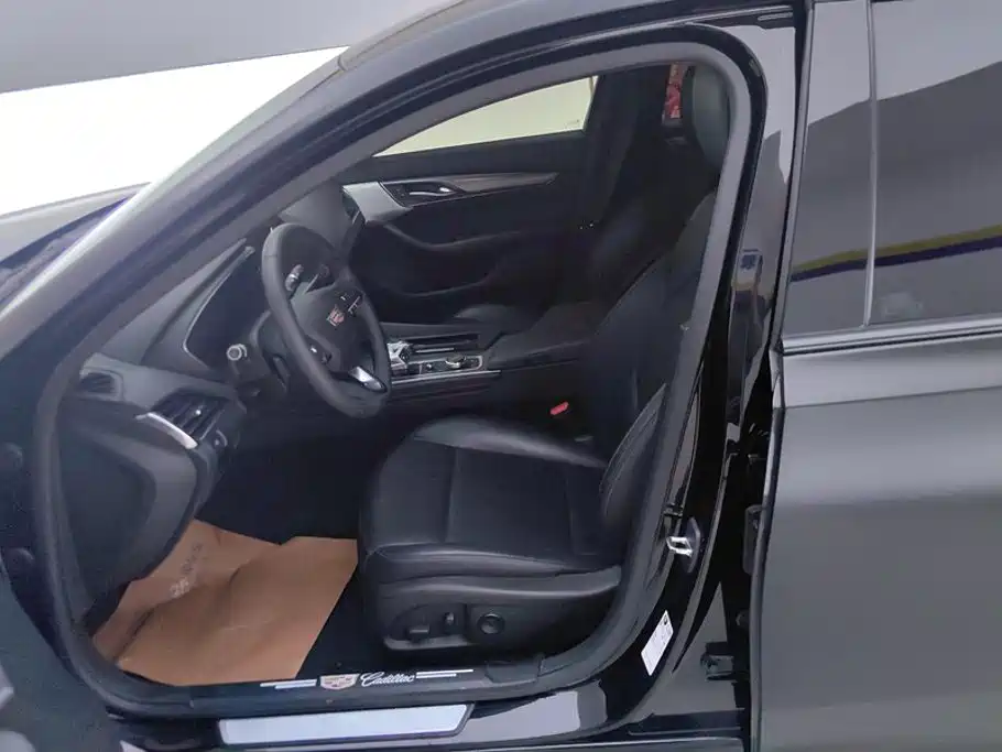 Cadillac CT5 — фото 9