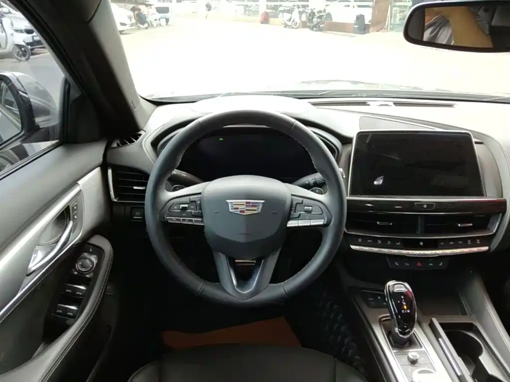 Cadillac CT5 — фото 11