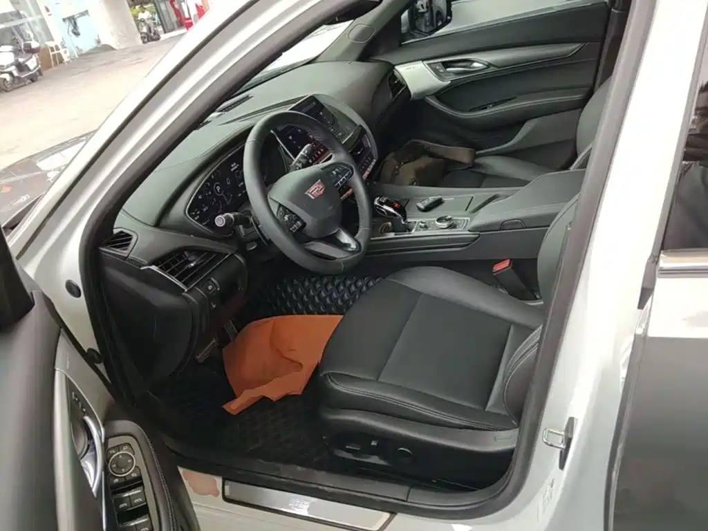 Cadillac CT5 — фото 15