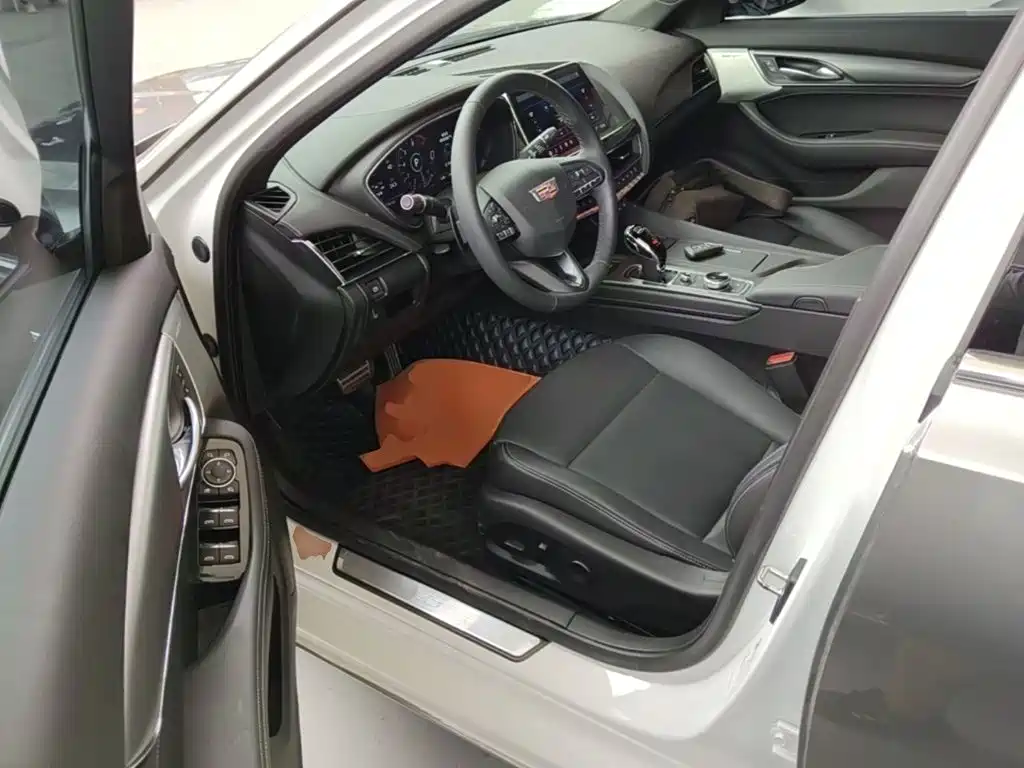 Cadillac CT5 — фото 16