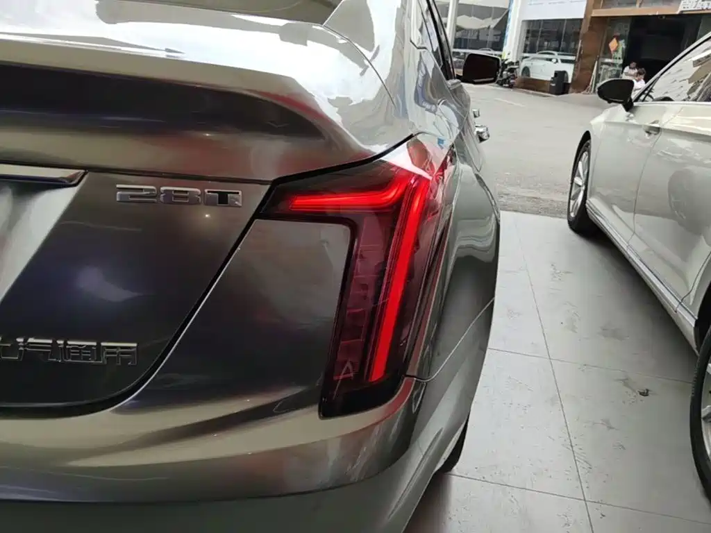 Cadillac CT5 — фото 8