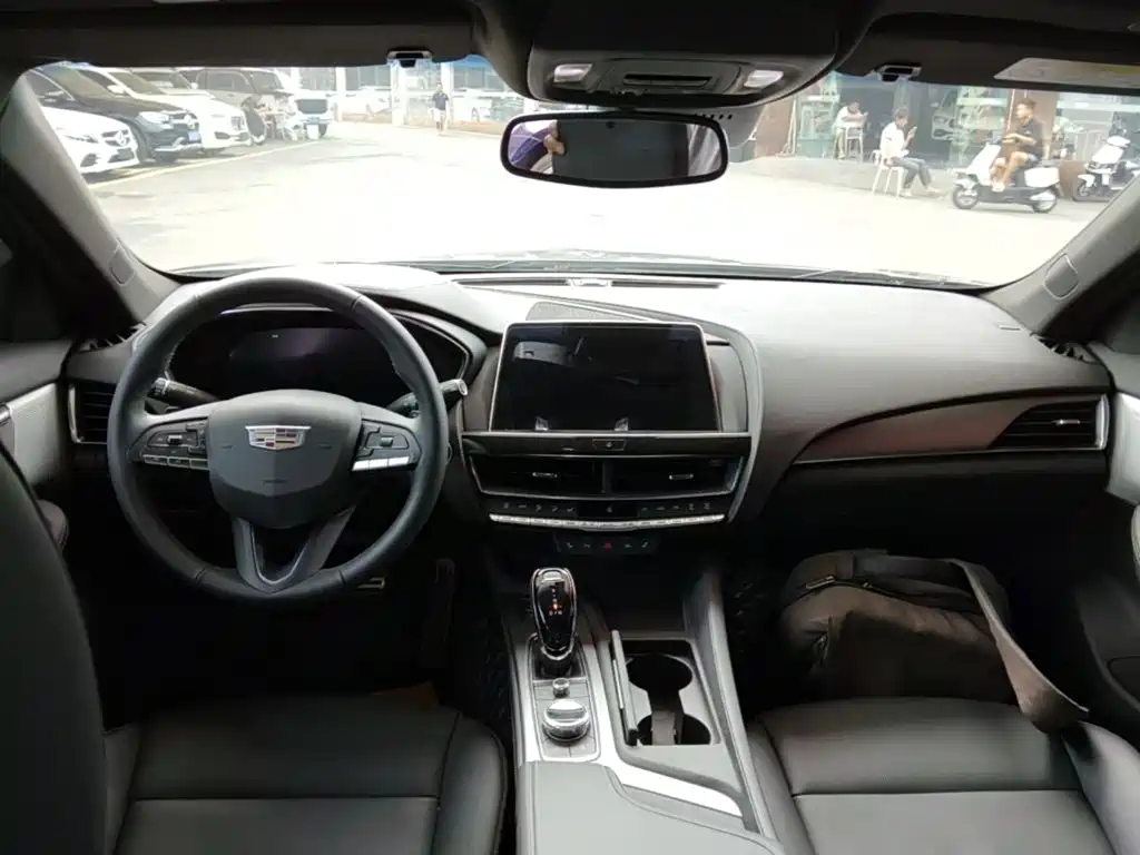Cadillac CT5 — фото 10