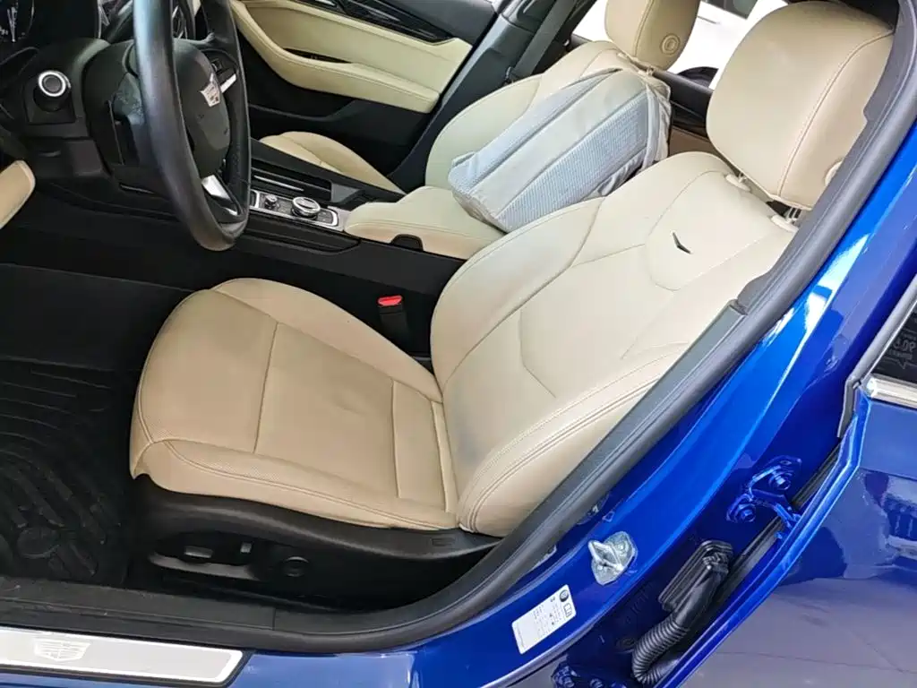 Cadillac CT5 — фото 11