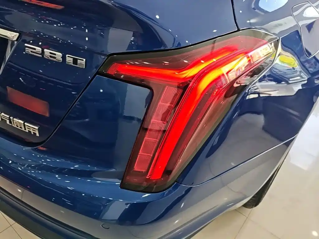 Cadillac CT5 — фото 24
