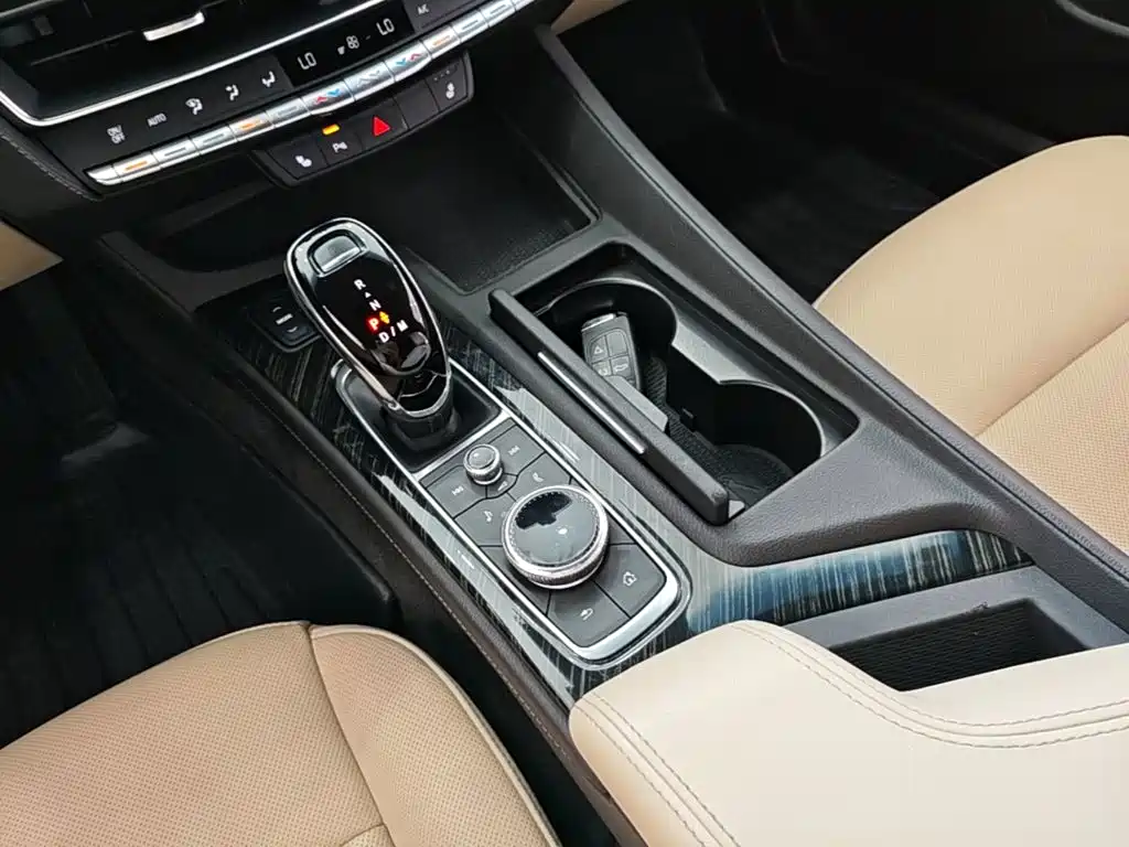 Cadillac CT5 — фото 10