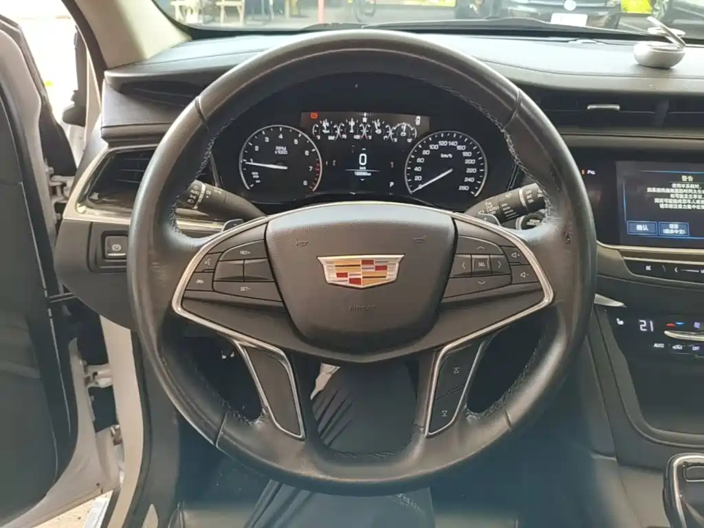 Cadillac XT5 — фото 11