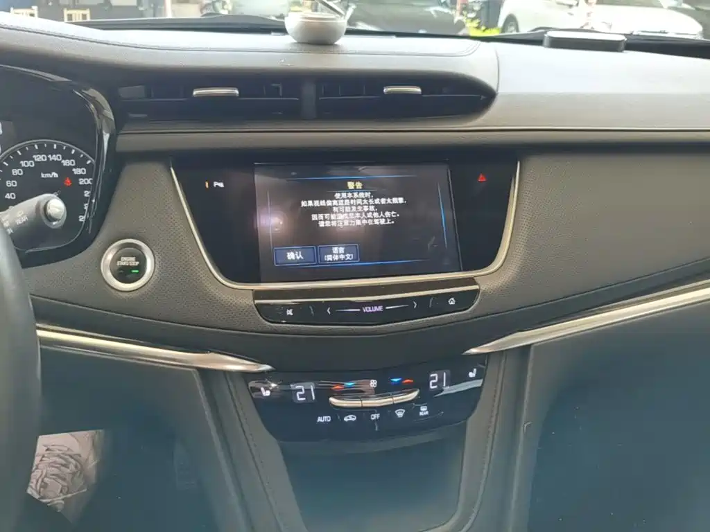 Cadillac XT5 — фото 13