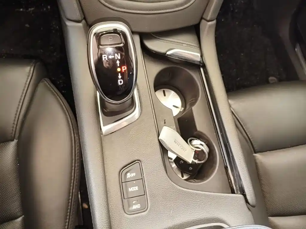 Cadillac XT5 — фото 14