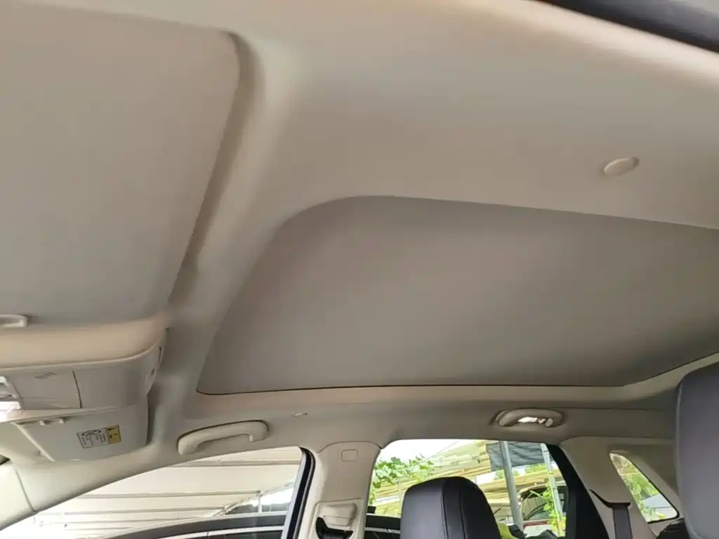 Cadillac XT5 — фото 18