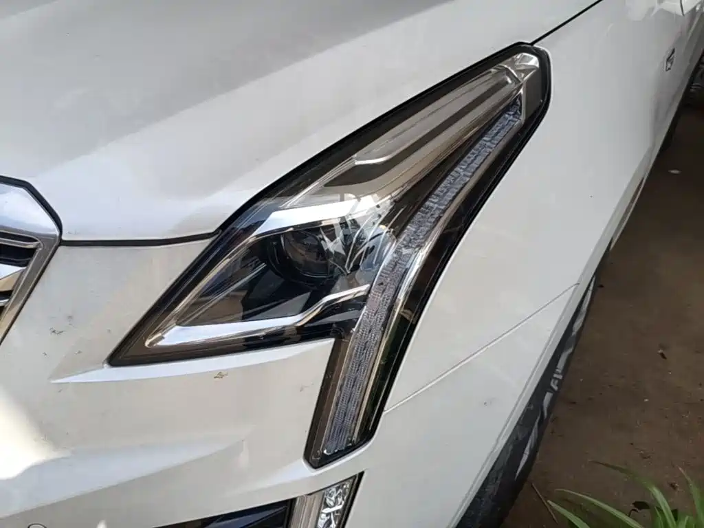 Cadillac XT5 — фото 24