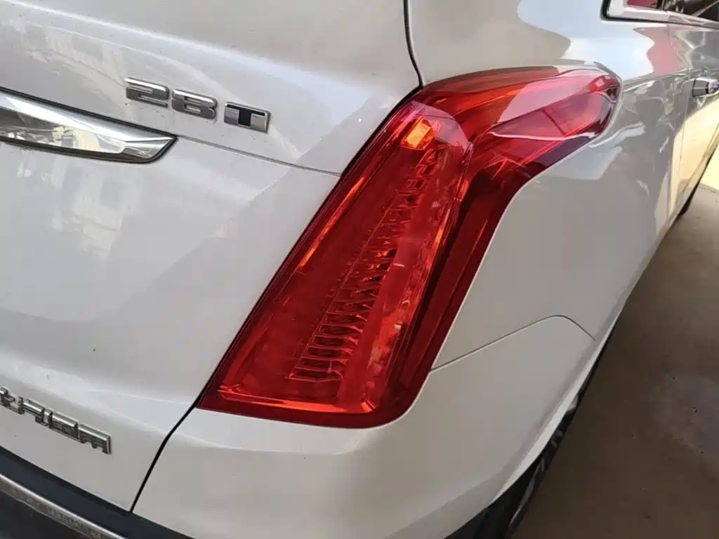 Cadillac XT5 — фото 8