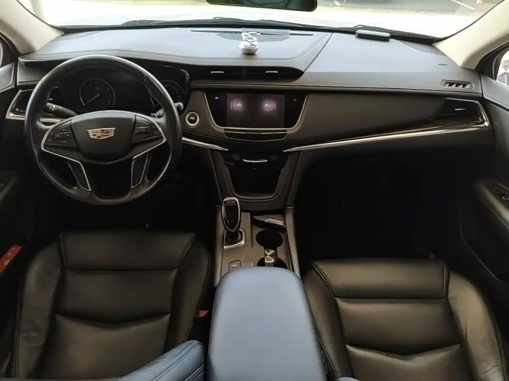 Cadillac XT5 — фото 10